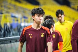 沪媒：国足态度无可指摘，今晚面对澳大利亚拿分是现实目标