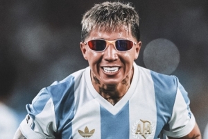 传射建功！阿根廷队社媒为恩佐P上墨镜